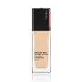 Base de Maquillaje Fluida Synchro Skin Radiant Lifting Shiseido 220 (30 ml) | Epamu | Beauty Shop - Parfums, Make-up & Essentials Epamu.eu