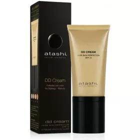 Base de Maquilhagem Cremosa Sports BB Shiseido Sports BB SPF50+ SPf 50+ Very Dark Spf 50 30 ml (30 ml) | Epamu | Beauty Shop - Parfums, Make-up & Essentials Epamu.eu